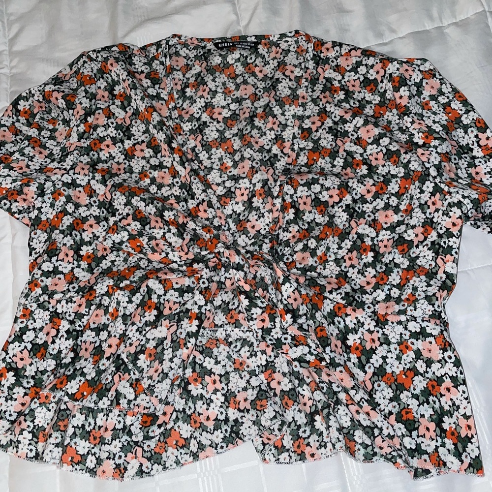 Floral top with tie in front